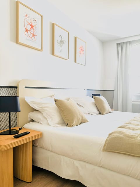 Bed, On-site shops, Bedroom, Sea view, Sea view, Sunrise