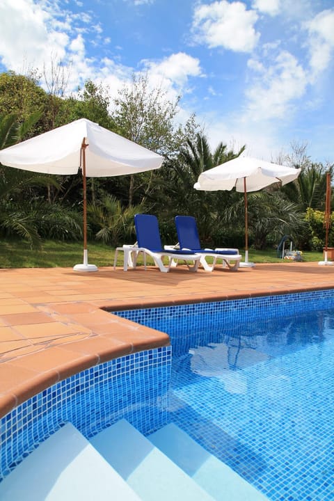 Day, Swimming pool