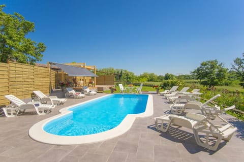 Swimming pool, Location, children, Family