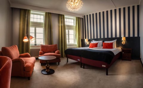 Spring, Bed, Winter, Summer, Photo of the whole room, Decorative detail, Seating area, Bedroom, Autumn