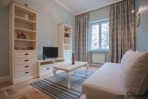 Communal lounge/ TV room, TV and multimedia, View (from property/room), Living room, Photo of the whole room, Seating area, Evening entertainment, furniture, internet