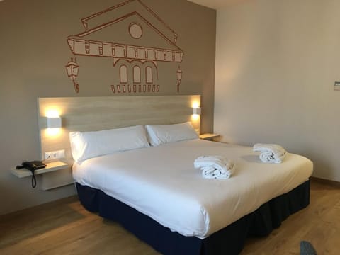 Bed, Photo of the whole room