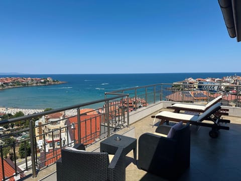 Day, View (from property/room), Balcony/Terrace, Seating area, City view, Sea view