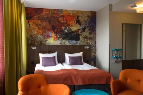 Bed, Photo of the whole room, Seating area, Bedroom