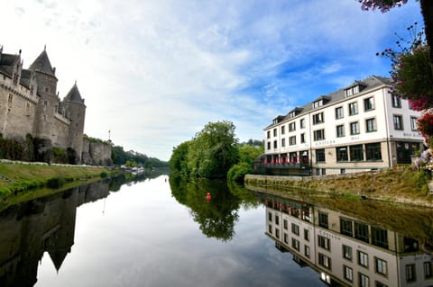 Property building, Nearby landmark, Neighbourhood