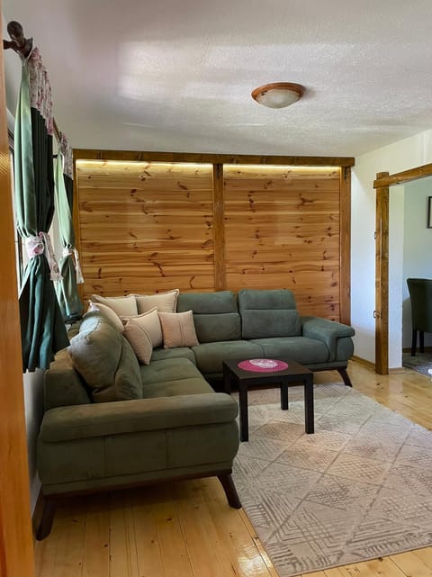 Eco Village Highlander Farm Stay in Montenegro