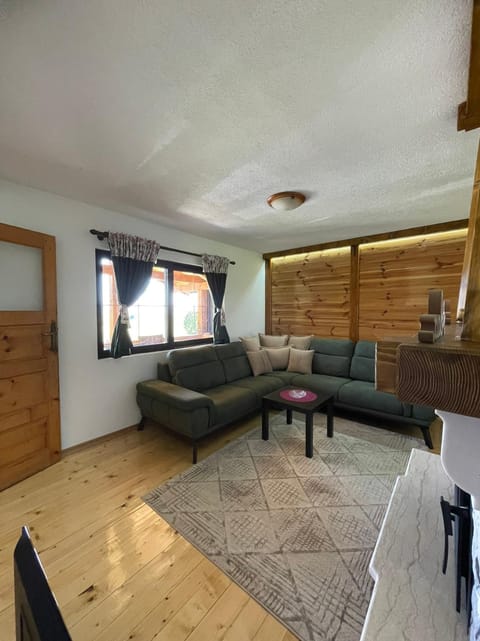 Eco Village Highlander Farm Stay in Montenegro