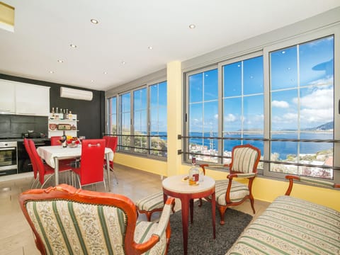 Living room, Sea view