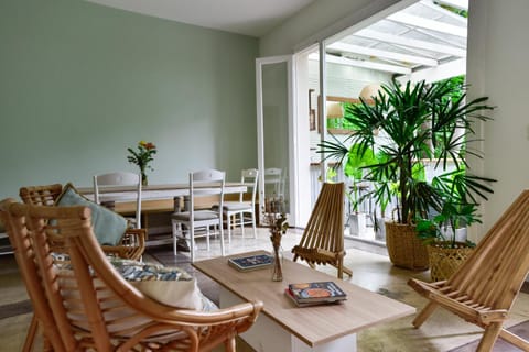 Communal lounge/ TV room, Living room, Seating area