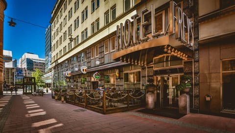 Patio, Restaurant/places to eat, Facade/entrance, Neighbourhood, Street view