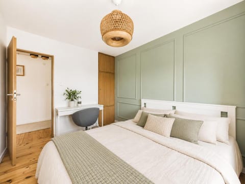 Bed, Bedroom, wardrobe