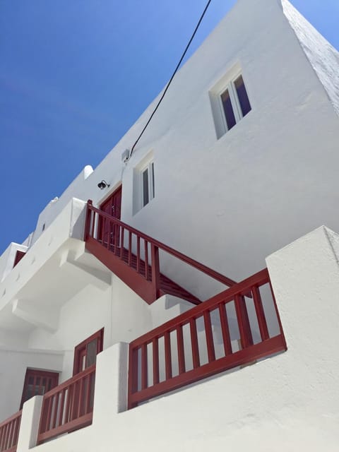 Facade/entrance, Balcony/Terrace