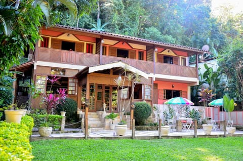 Restaurant/places to eat, Facade/entrance, Garden, Food and drinks, Decorative detail, Area and facilities