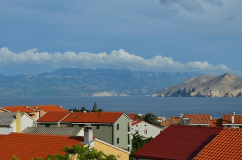 Mountain view, Sea view