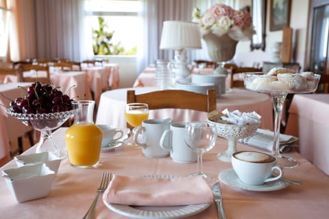 Restaurant/places to eat, Italian breakfast