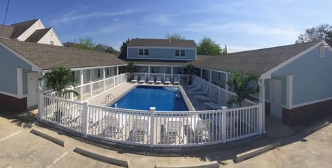 Property building, Swimming pool, Swimming pool