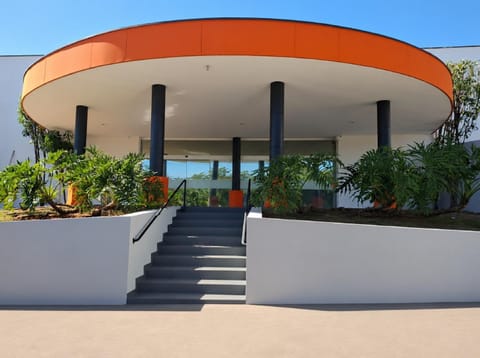Facade/entrance