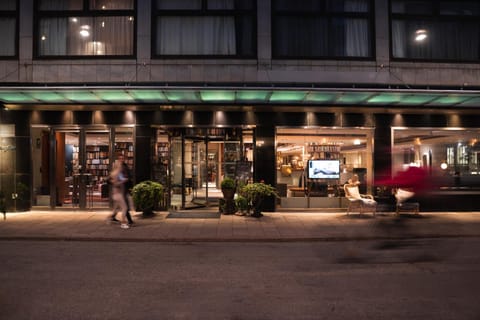 Facade/entrance