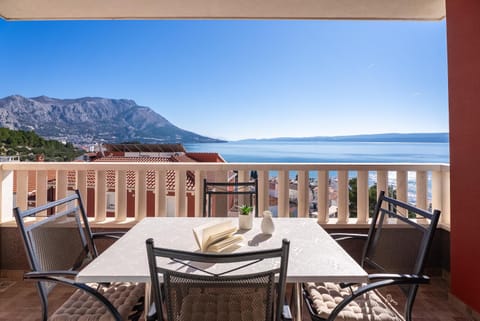 Day, Natural landscape, View (from property/room), Balcony/Terrace, Seating area, Mountain view, Sea view