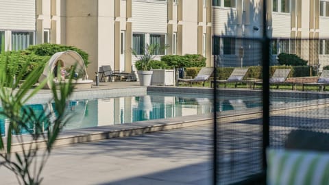 Swimming pool, Swimming pool