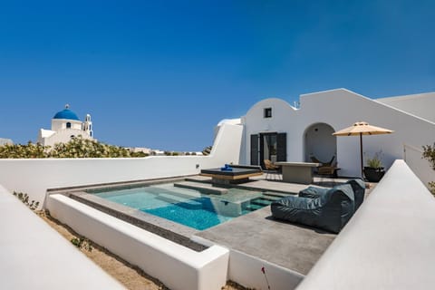 Patio, Day, Natural landscape, Pool view, Swimming pool, sunbed