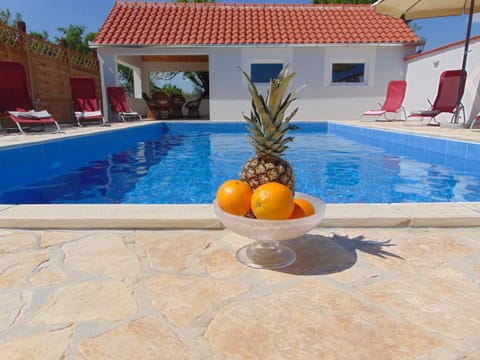 Property building, Day, Food, Pool view, Swimming pool, Swimming pool, sunbed