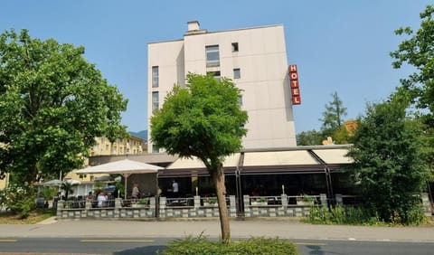 Property building, Restaurant/places to eat