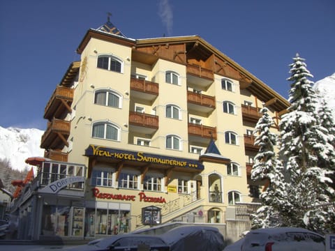 Facade/entrance, Winter