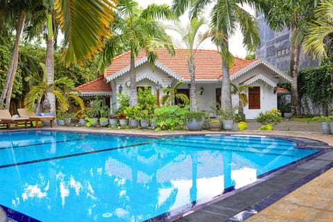 Property building, Day, Garden, Garden view, Pool view, Swimming pool, sunbed