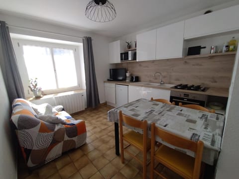 Les Appartements de Johann Apartment in Besse-et-Saint-Anastaise