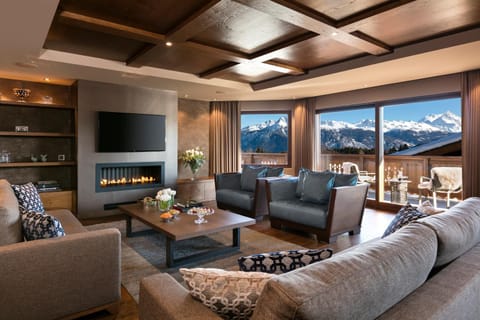 Patio, Winter, Living room, Mountain view