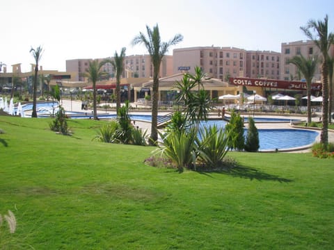Garden, City view, Garden view, Lake view, Pool view, Street view, Swimming pool