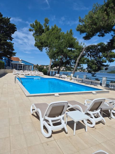 Swimming pool, sunbed