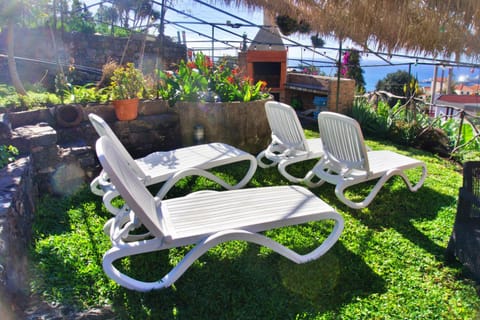 BBQ facilities, Garden, Garden view, Sea view, sunbed