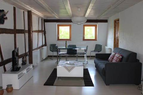 Day, Living room