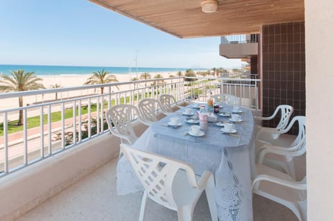 Balcony/Terrace, Dining area, City view, Sea view, Street view