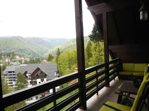 Balcony/Terrace, Mountain view