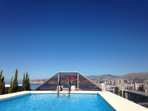 Day, Swimming pool