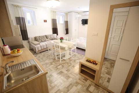 Kitchen or kitchenette, Living room, Dining area, Bedroom