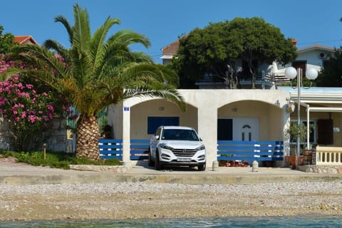 Patio, Facade/entrance, Day, Summer, Beach, Beach, On site, Sea view