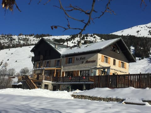 Property building, Facade/entrance, Day, Winter, Decorative detail, On site, Mountain view, Pool view