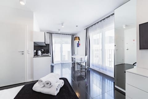 Kitchen or kitchenette, Seating area, Dining area