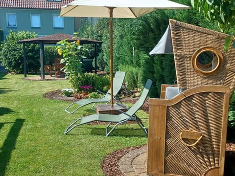Property building, Garden, Balcony/Terrace
