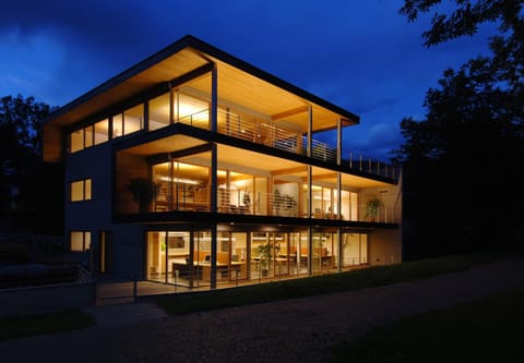 Facade/entrance, Night