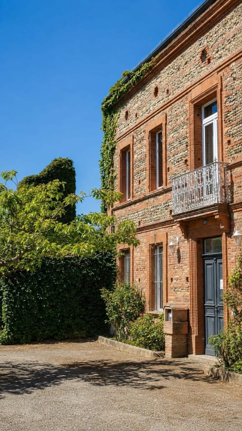 Property building, Day