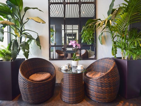 Lounge or bar, Seating area