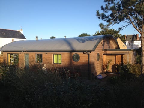 Facade/entrance, Garden view