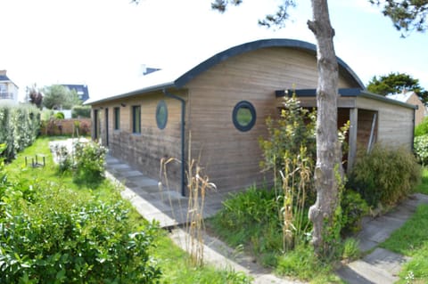 Facade/entrance, Garden