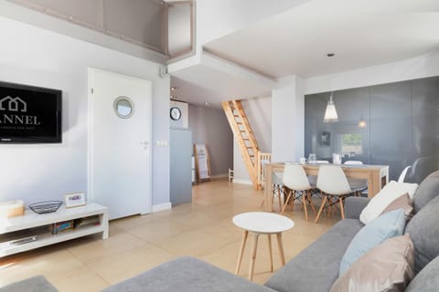 Property logo or sign, Kitchen or kitchenette, Living room, Decorative detail, Seating area, Dining area, On site