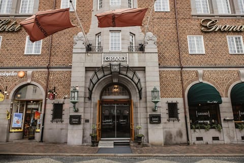 Property building, Facade/entrance